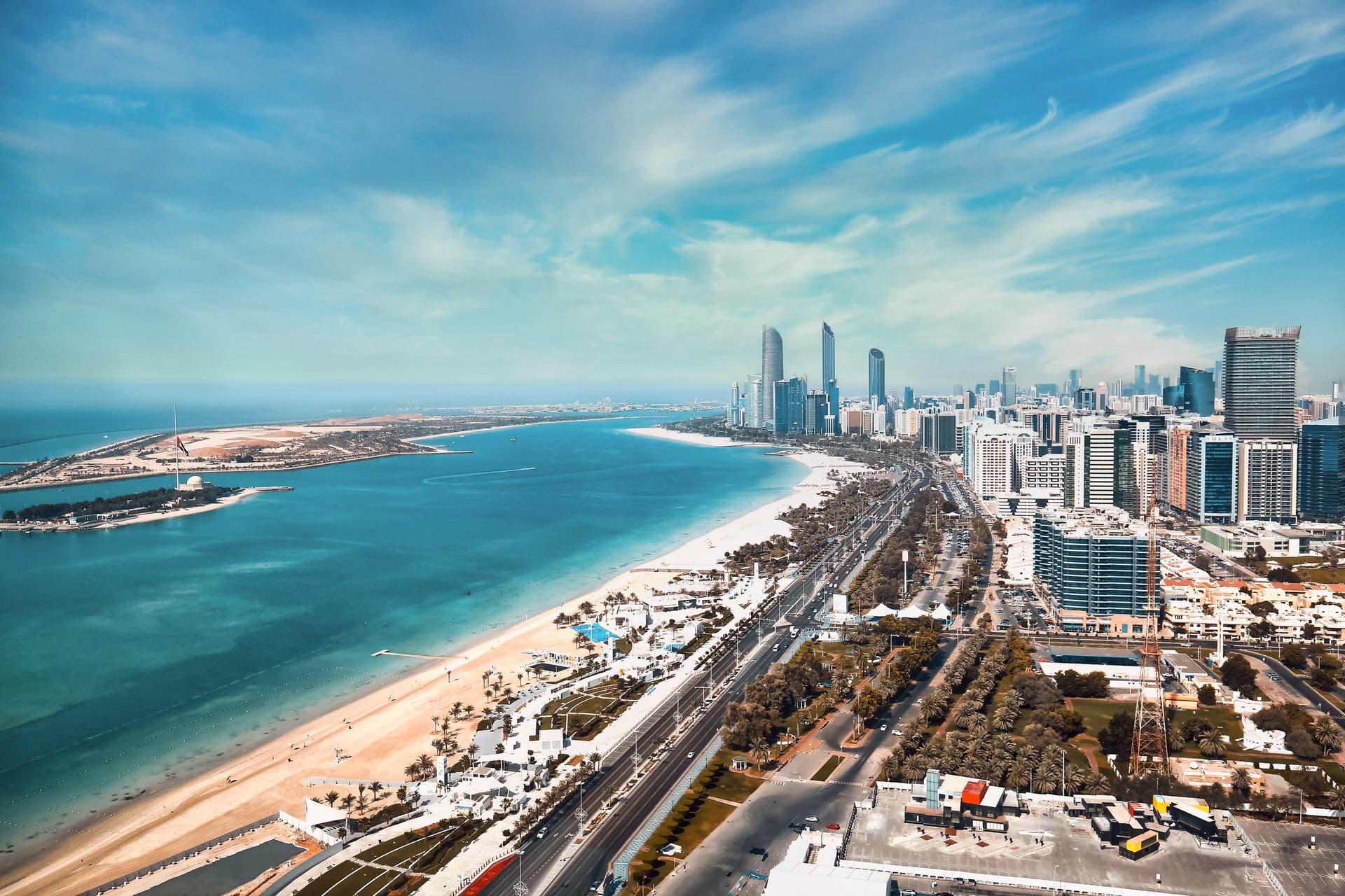 Абу-Даби в 2026: кто летает, как добраться и стоит ли ехать