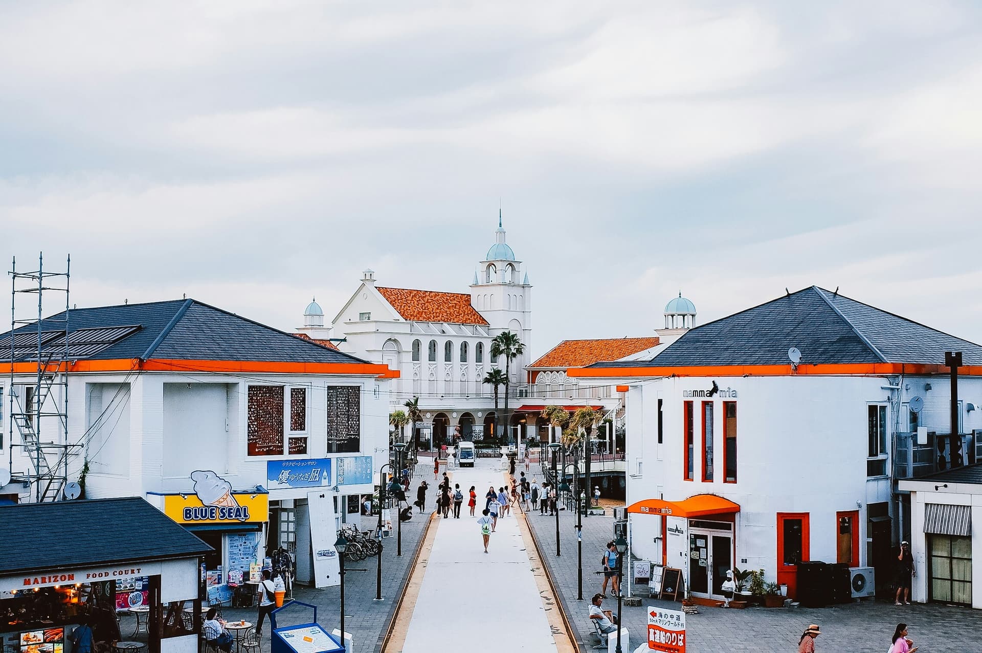 Momochi Seaside Park