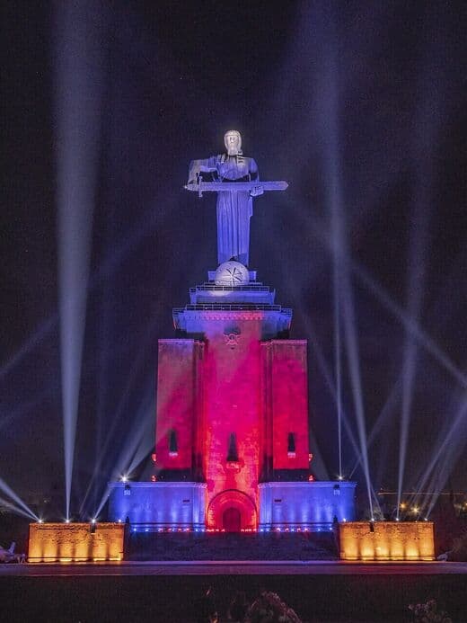 Parque de la Victoria y Madre Armenia