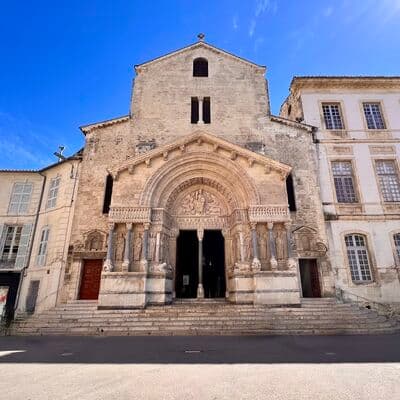 Iglesia de San Trófimo