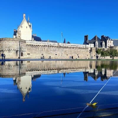 वाटर मिरर