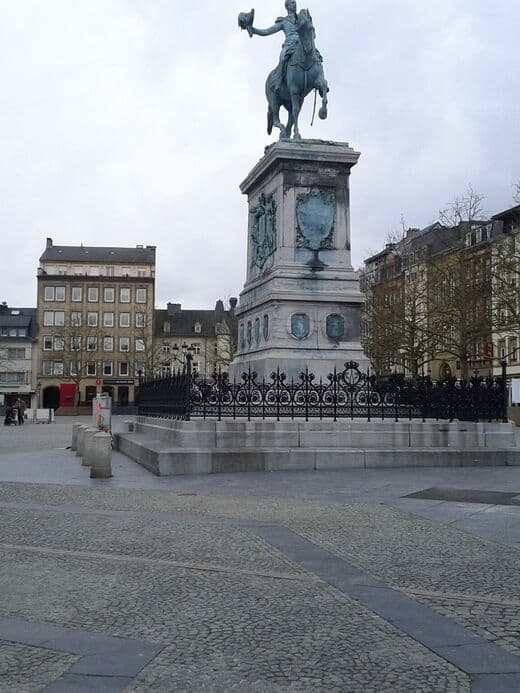 ساحة غيوم الثاني