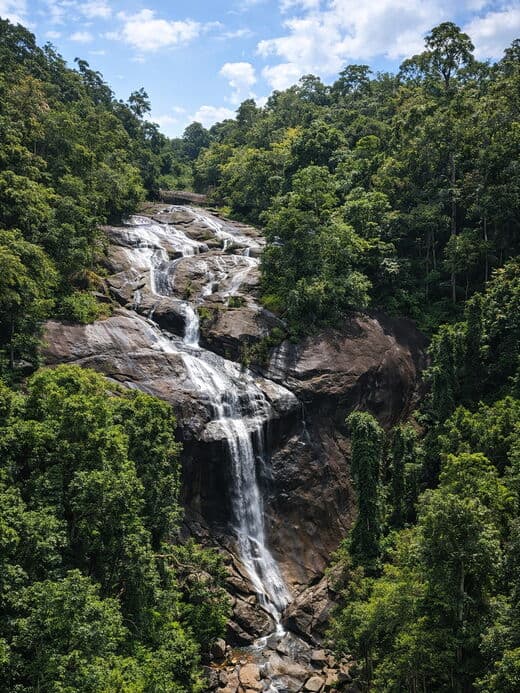 Cascada Siete Pozos (Telaga Tujuh)