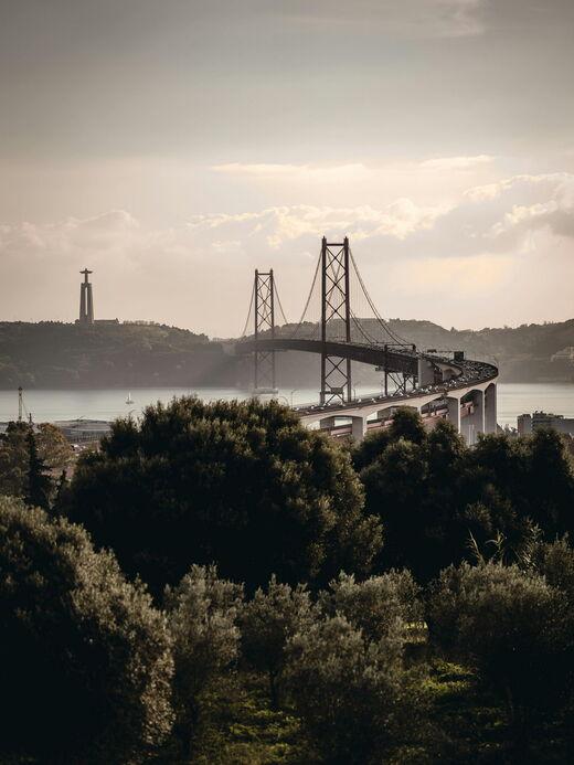 Brucke des 25. April