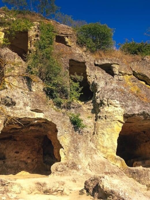 チュフト・カレ洞窟都市