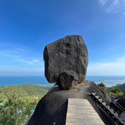 Mirador Overlap Stone