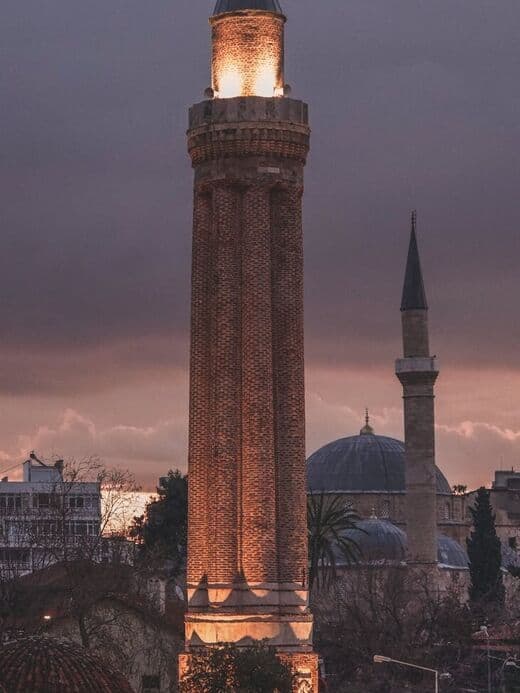 مسجد المئذنة المضلعة